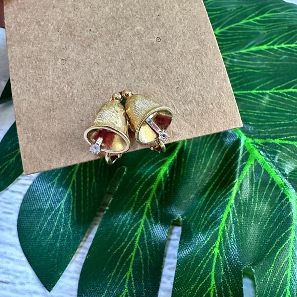 BOGO FREE AVON BELL CLIP ON EARRINGS - Picture 4 of 7